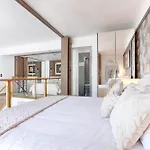 Duplex à deux pas des Champs Elysée