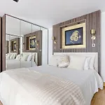 Duplex à deux pas des Champs Elysée