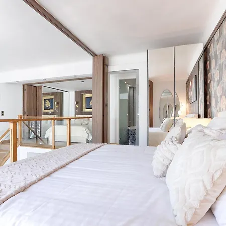 Duplex à Deux Pas Des Champs Elysée Parigi
