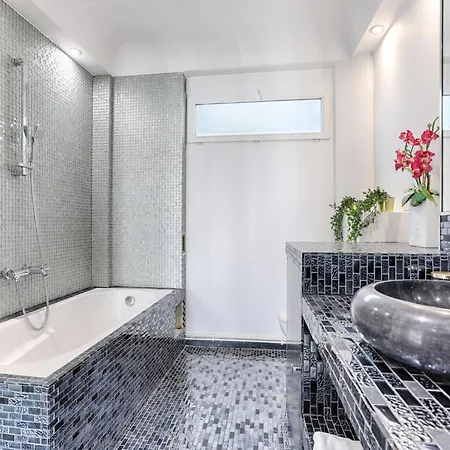 Duplex à Deux Pas Des Champs Elysée Appartamento Parigi