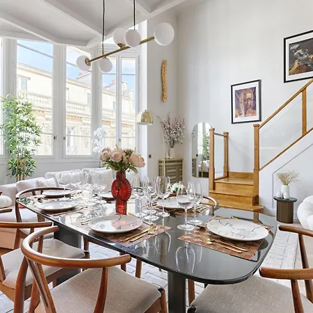 Duplex à Deux Pas Des Champs Elysée Parigi