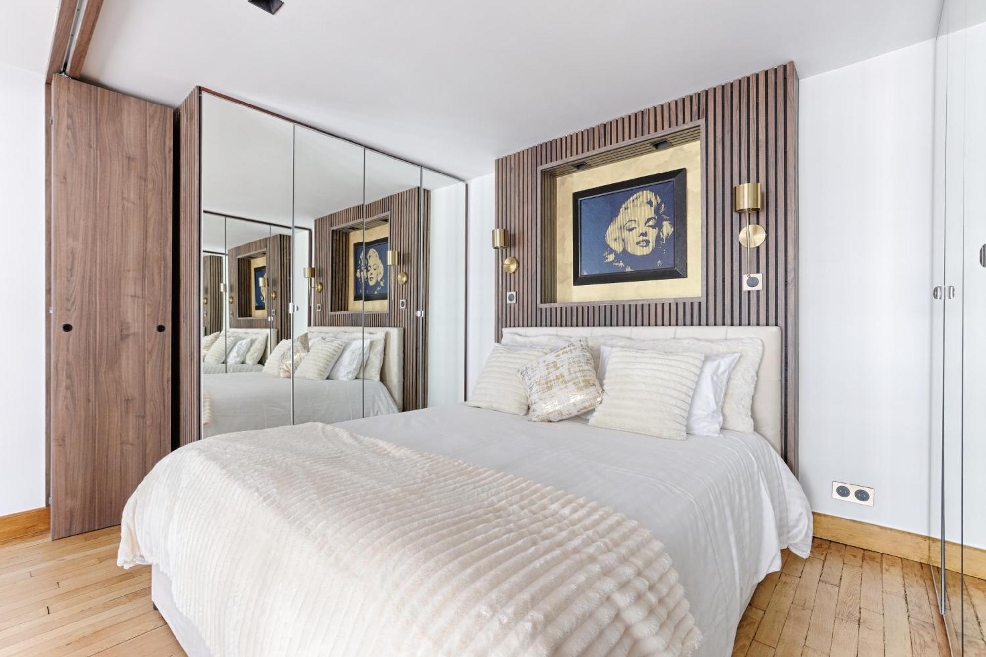 Duplex à Deux Pas Des Champs Elysée Parigi