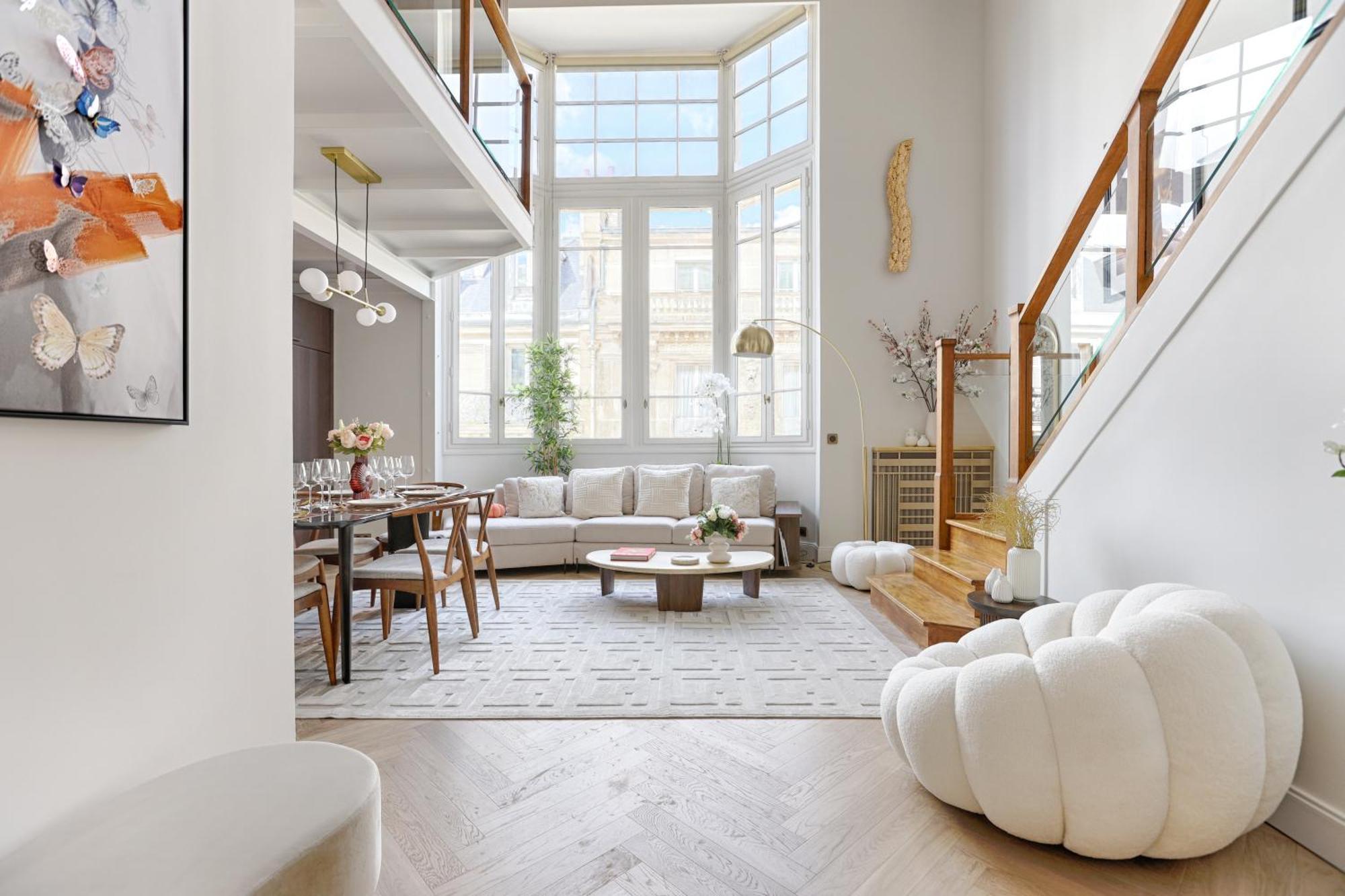 Duplex à Deux Pas Des Champs Elysée